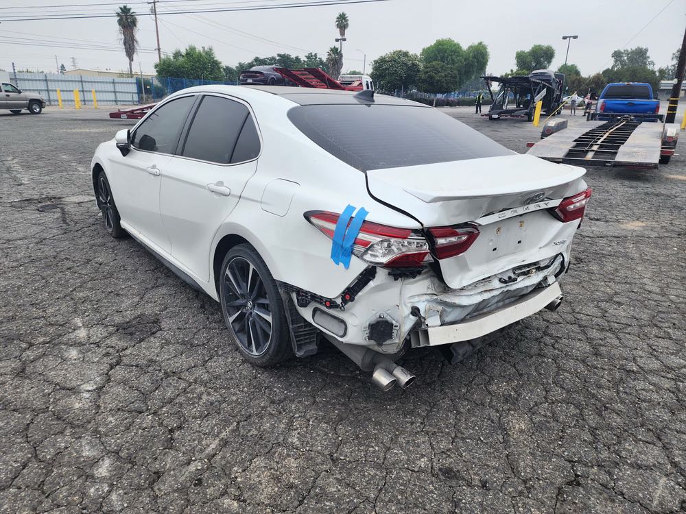 Car Image 2018 TOYOTA CAMRY