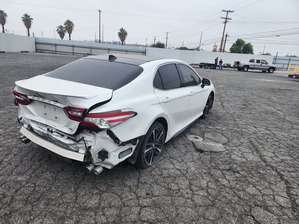 Car Image 2018 TOYOTA CAMRY