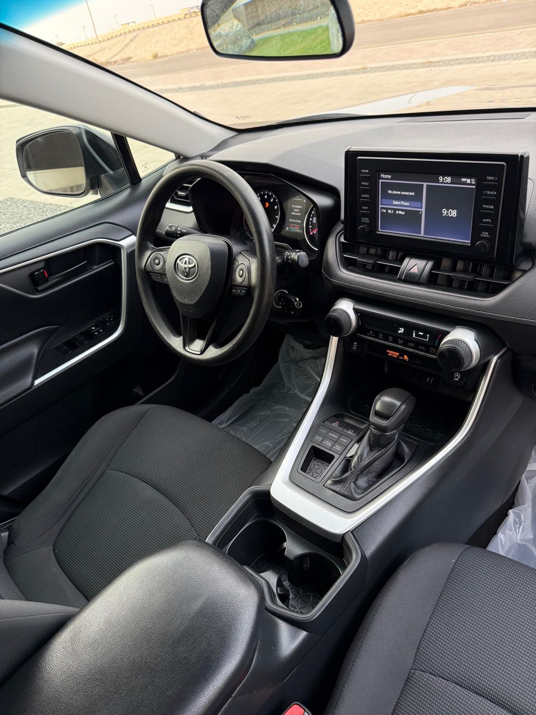 Car Image 2019 TOYOTA RAV4 LE