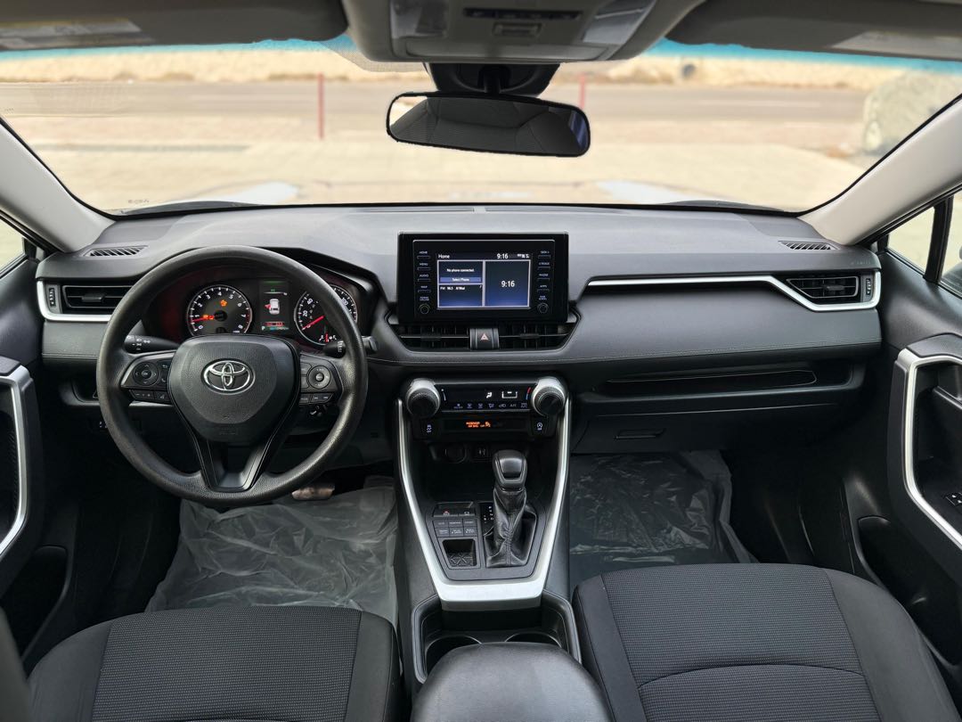 Car Image 2019 TOYOTA RAV4 LE