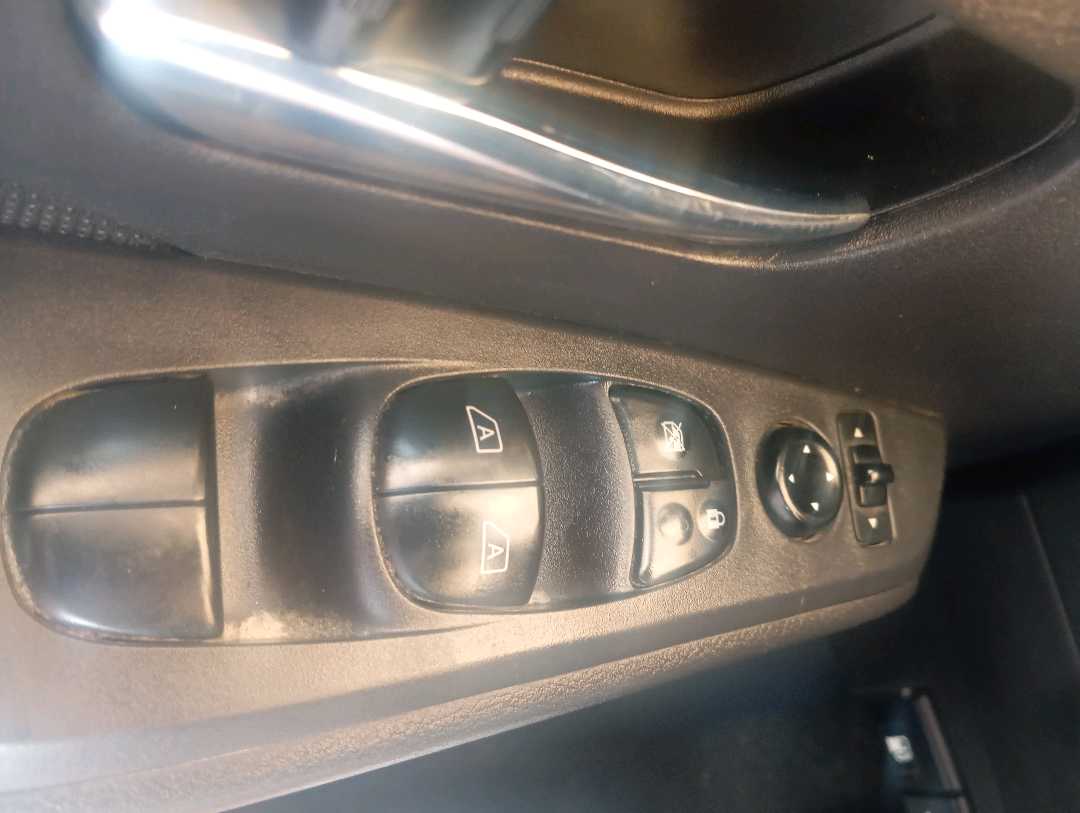 Car Image 2021 NISSAN KICKS 