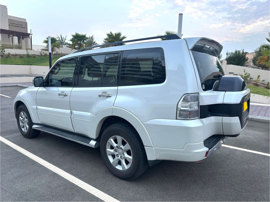 Car Image 2020 MITSUBISHI PAJERO 