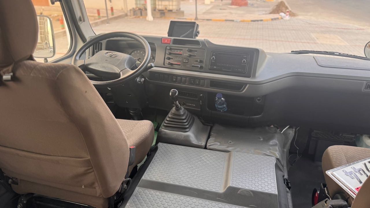 Car Image 2024 TOYOTA COASTER 