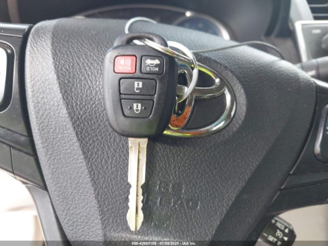 Car Image 2017 TOYOTA CAMRY