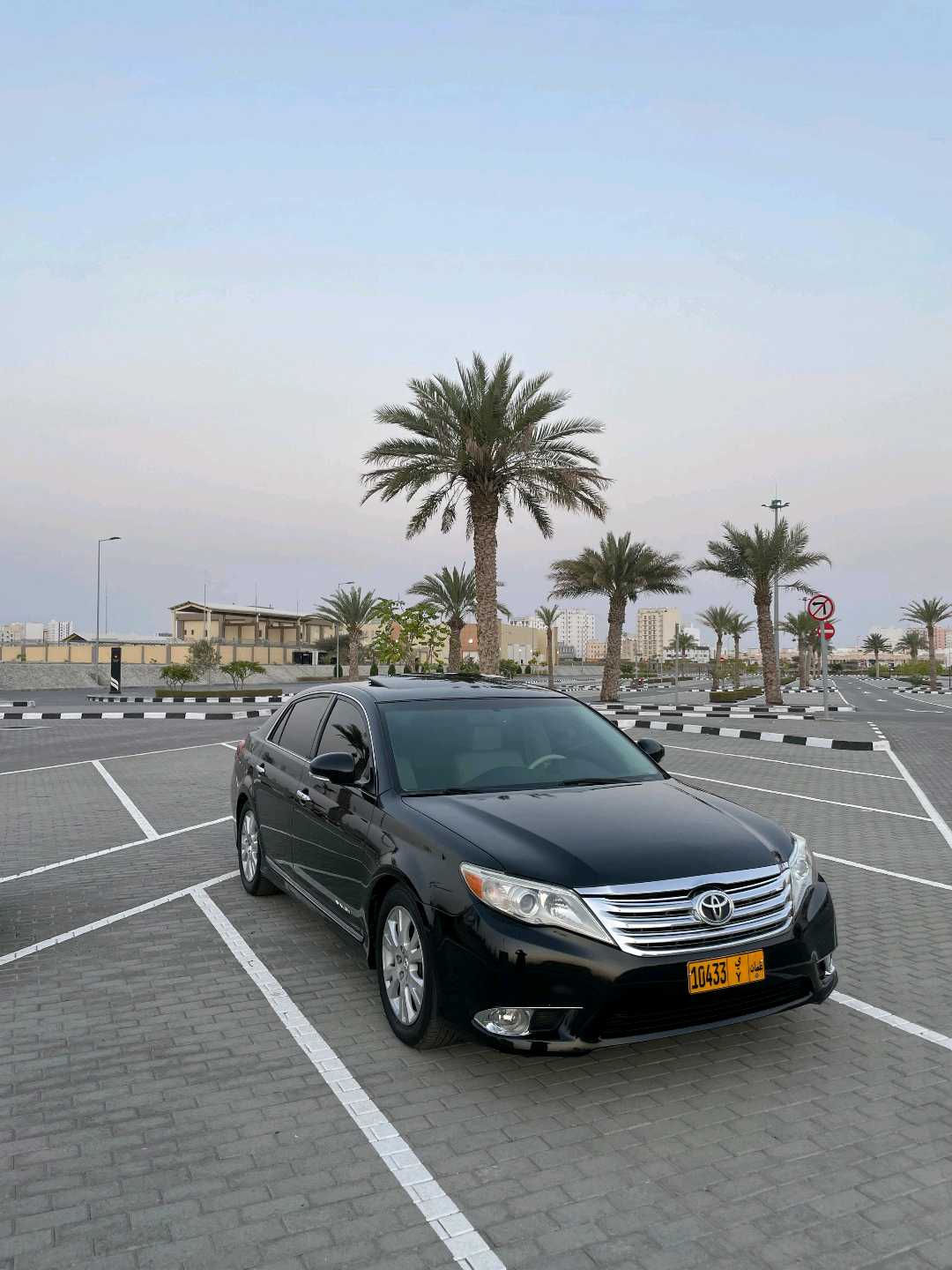 Car Image 2011 TOYOTA AVALON XLE