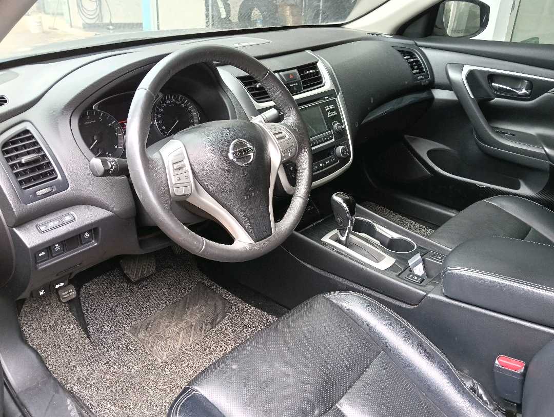 Car Image 2017 NISSAN ALTIMA SL