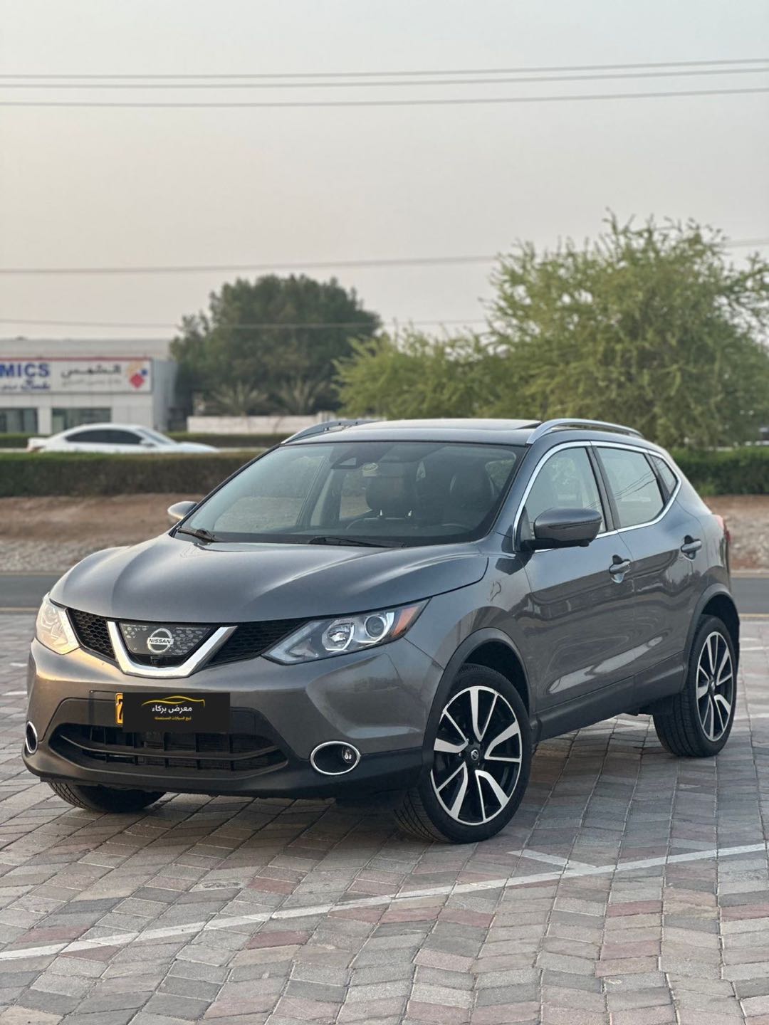 Car Image 2017 NISSAN ROGUE 