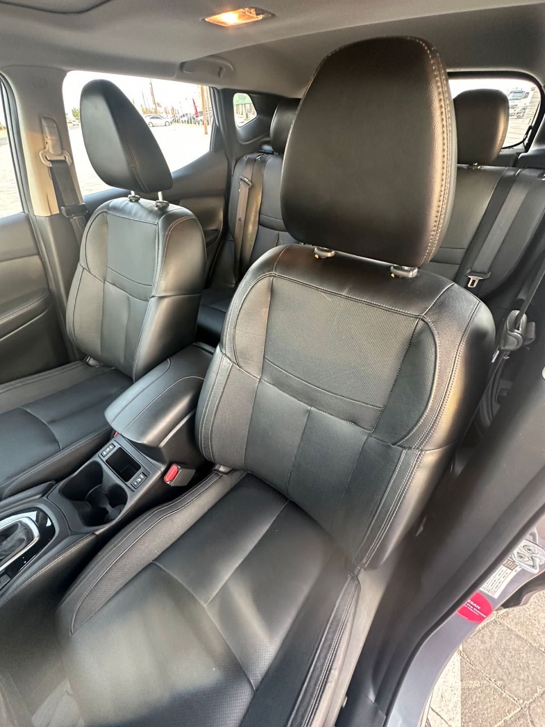 Car Image 2017 NISSAN ROGUE 