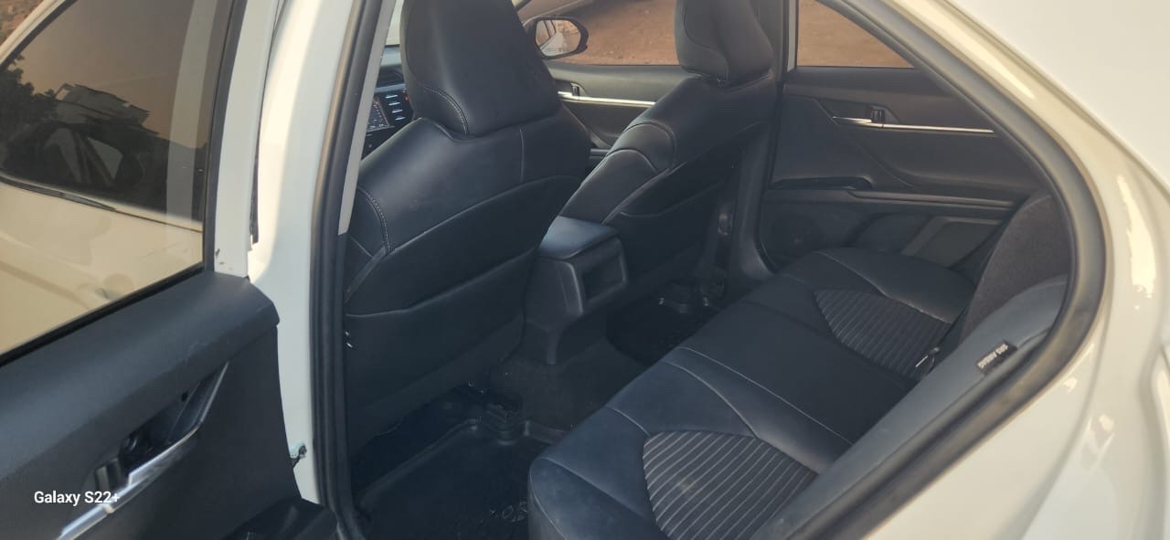 Car Image 2020 TOYOTA CAMRY SE