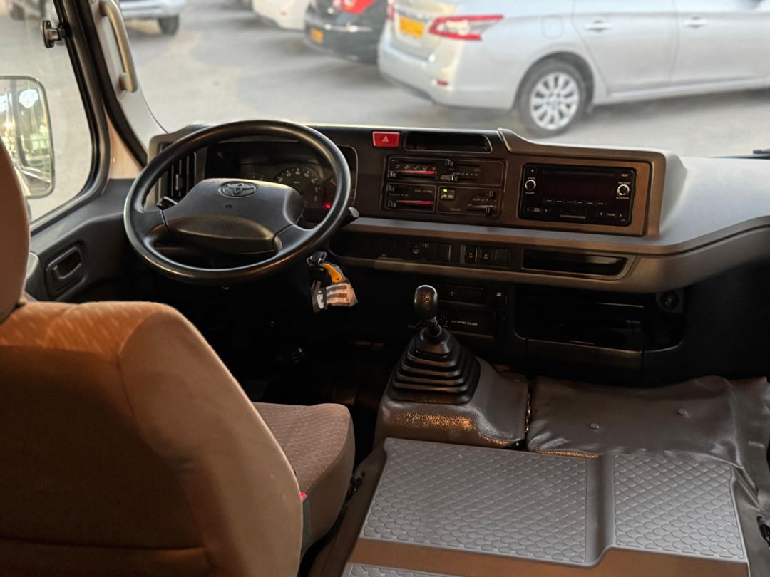 Car Image 2022 TOYOTA COASTER 