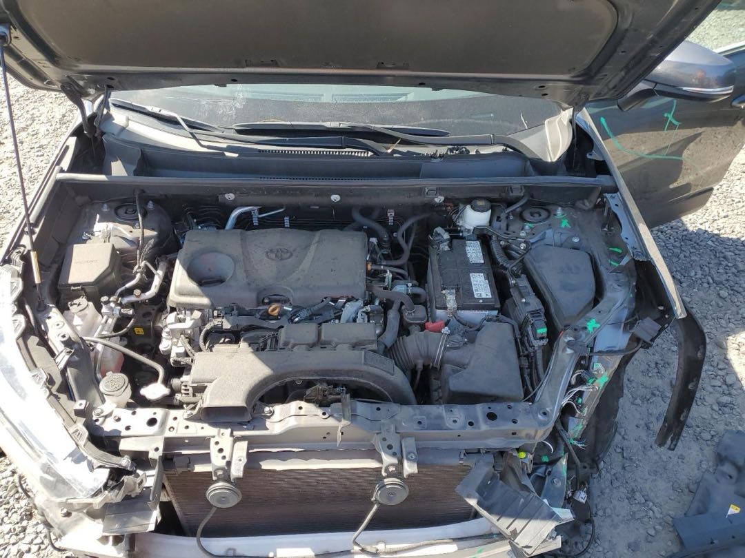 Car Image 2018 TOYOTA RAV4