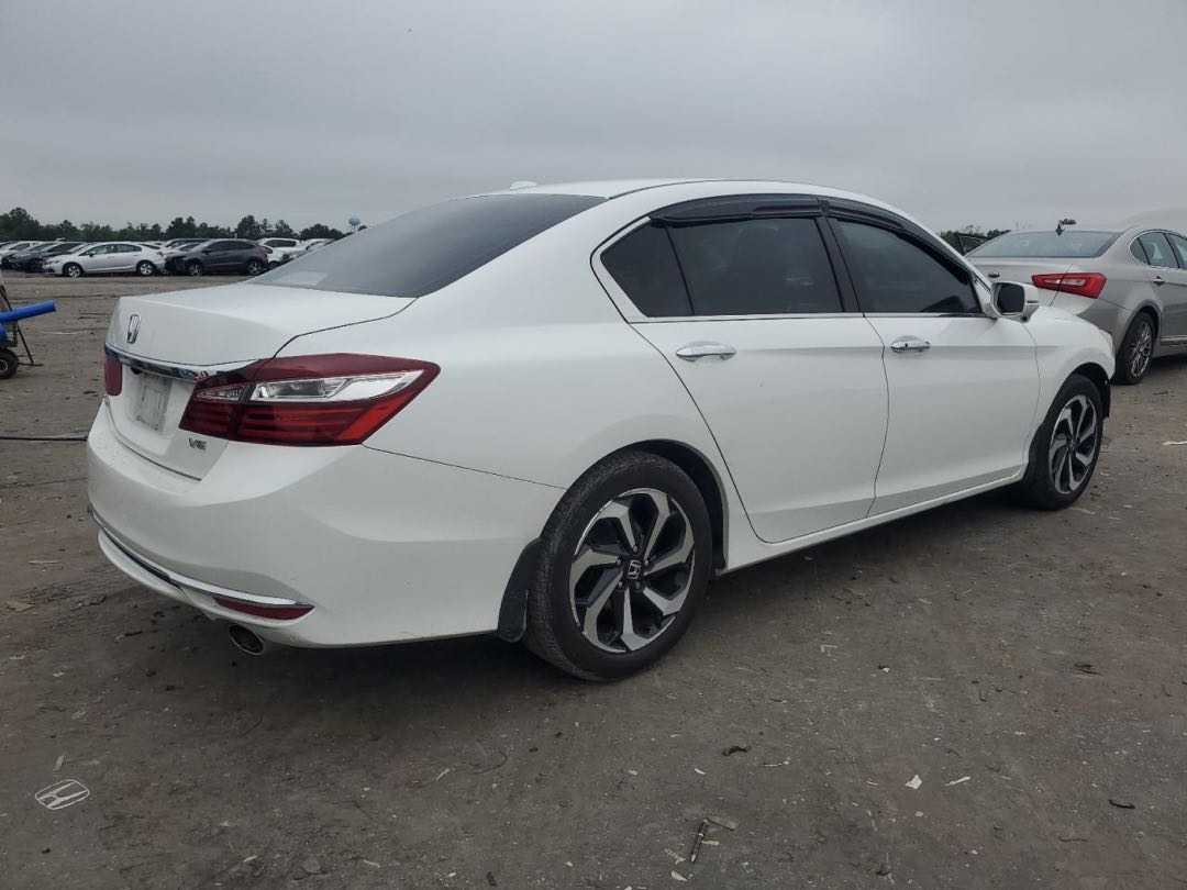 Car Image 2017 HONDA ACCORD