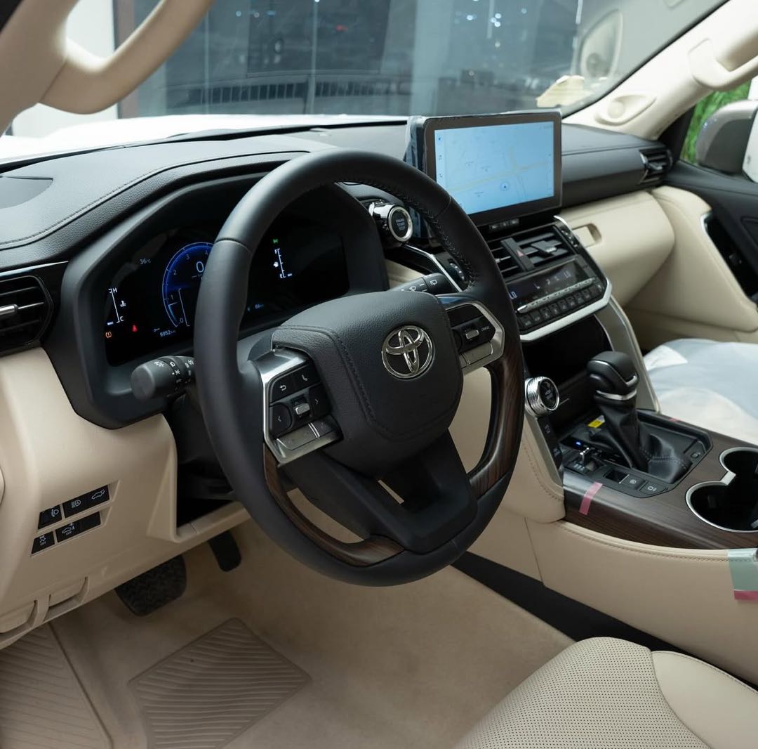 Car Image 2025 TOYOTA LAND CRUISER VX.R