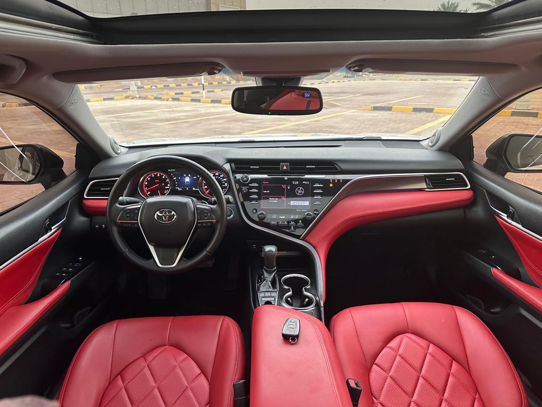 Car Image 2018 TOYOTA CAMRY XSE