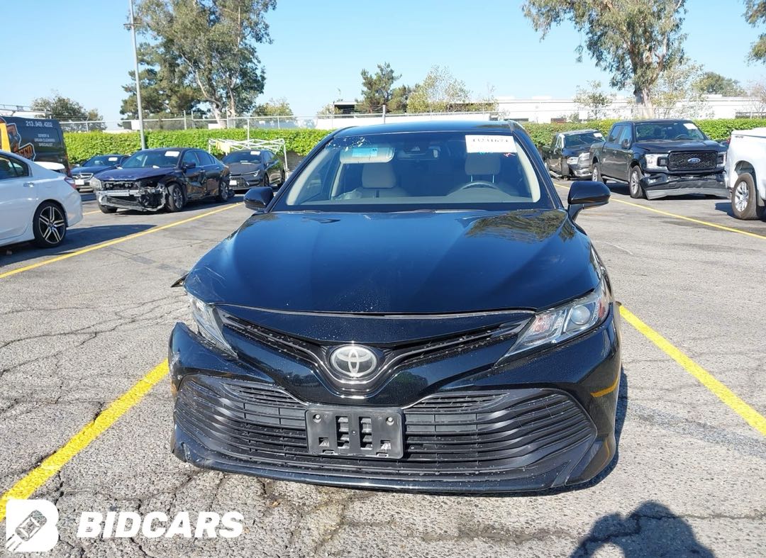 Car Image 2018 TOYOTA CAMRY