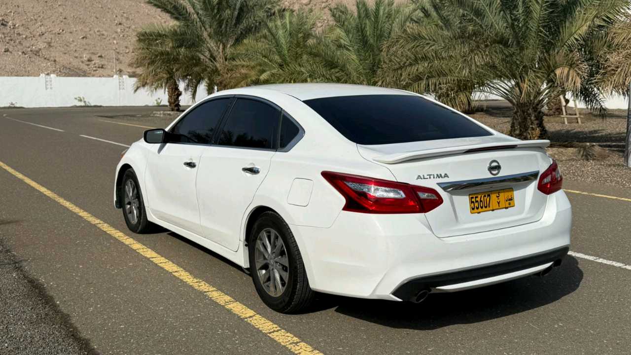 Car Image 2016 NISSAN ALTIMA S