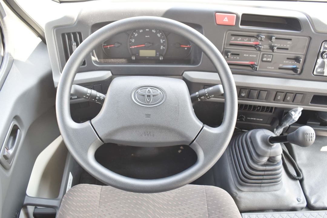 Car Image 2025 TOYOTA COASTER 