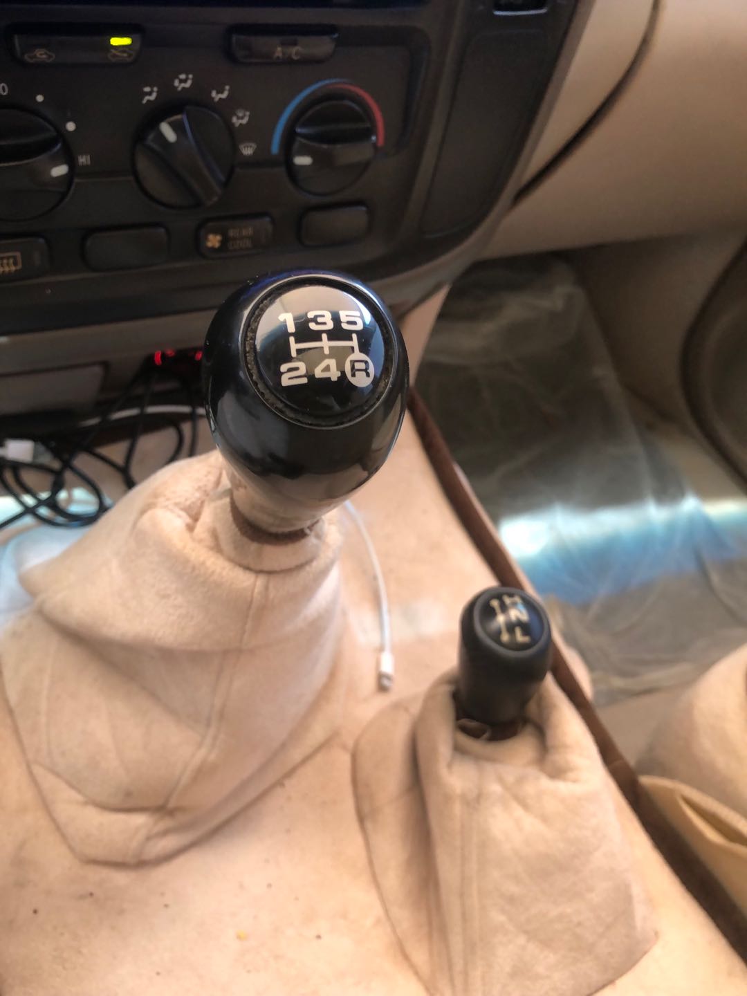 Car Image 2002 TOYOTA LAND CRUISER 