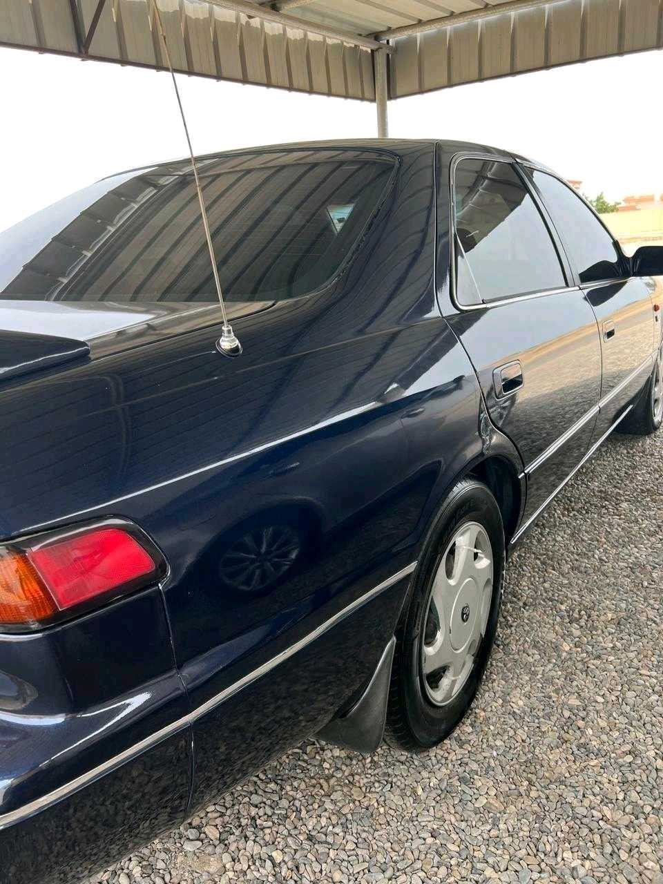 Car Image 1999 TOYOTA CAMRY LE