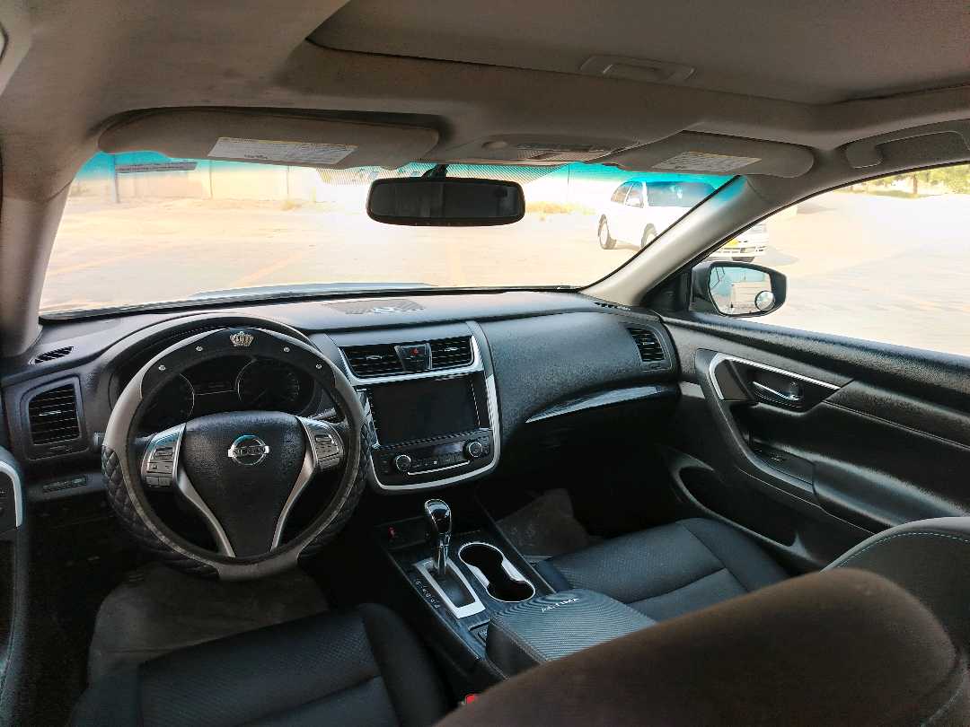 Car Image 2017 NISSAN ALTIMA SV