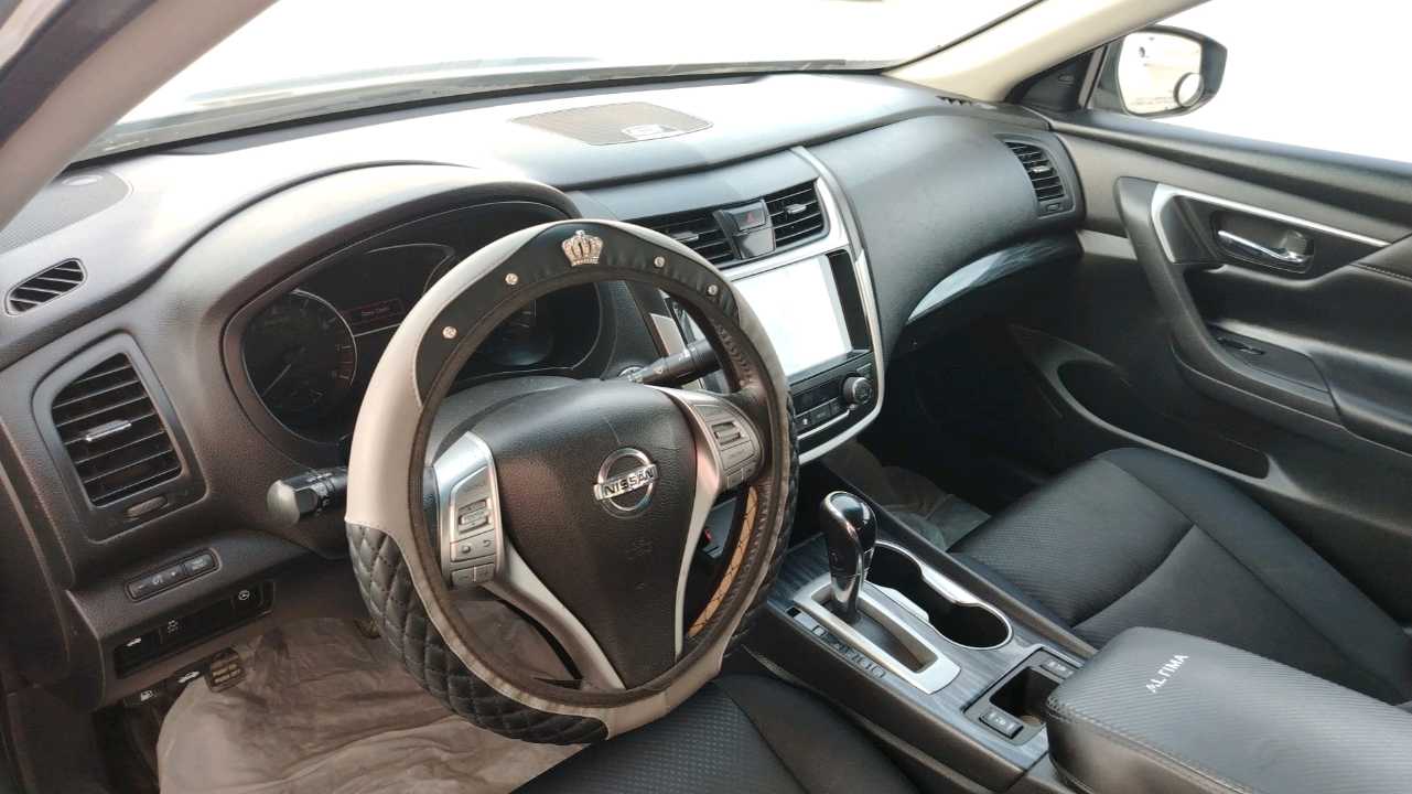 Car Image 2017 NISSAN ALTIMA SV