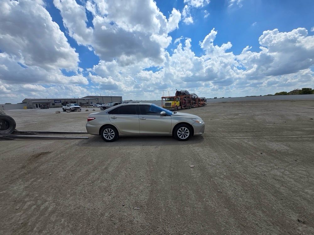 Car Image 2017 TOYOTA CAMRY
