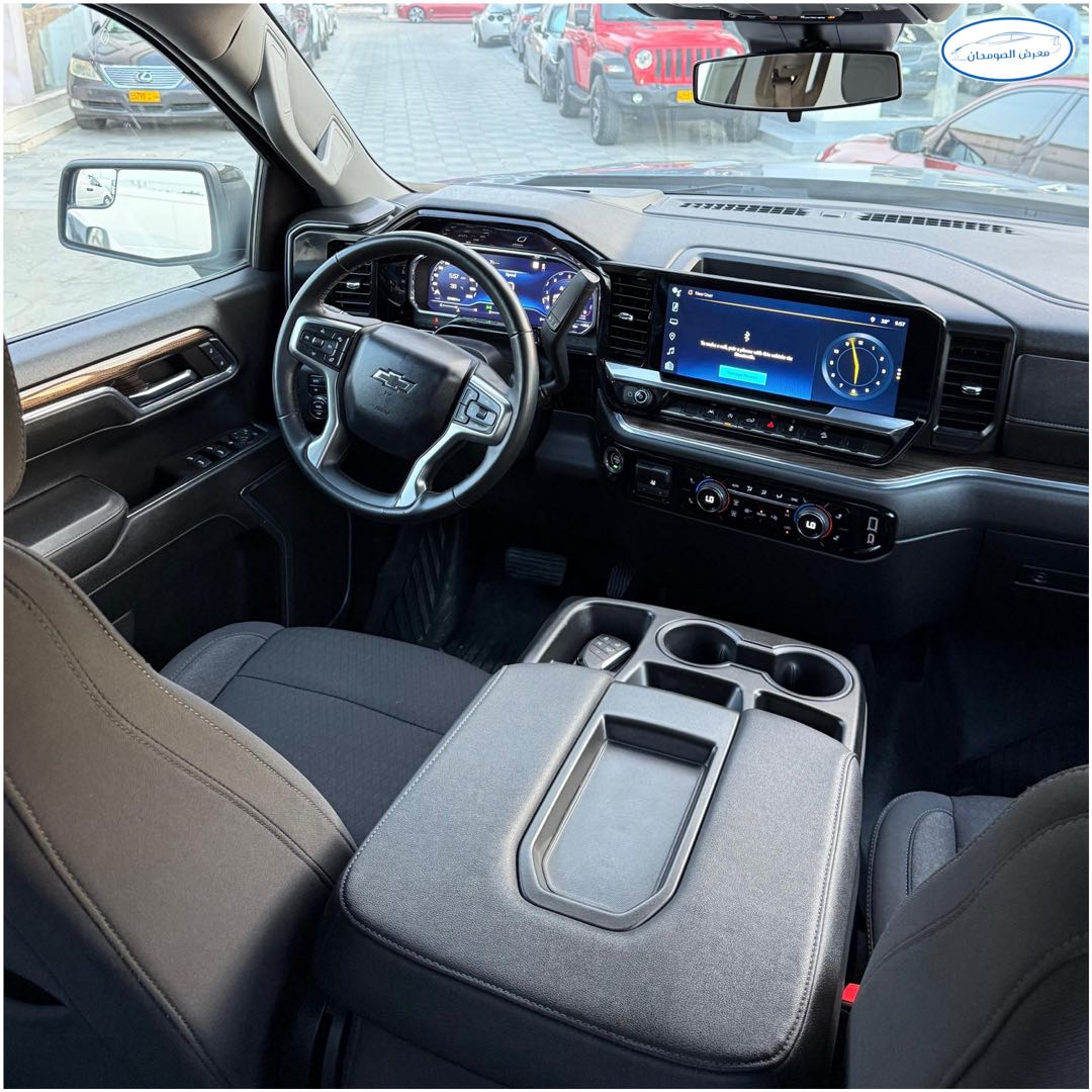 Car Image 2024 CHEVROLET SILVERADO 