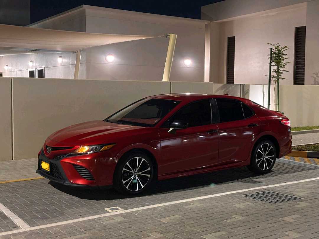Car Image 2020 TOYOTA CAMRY SE