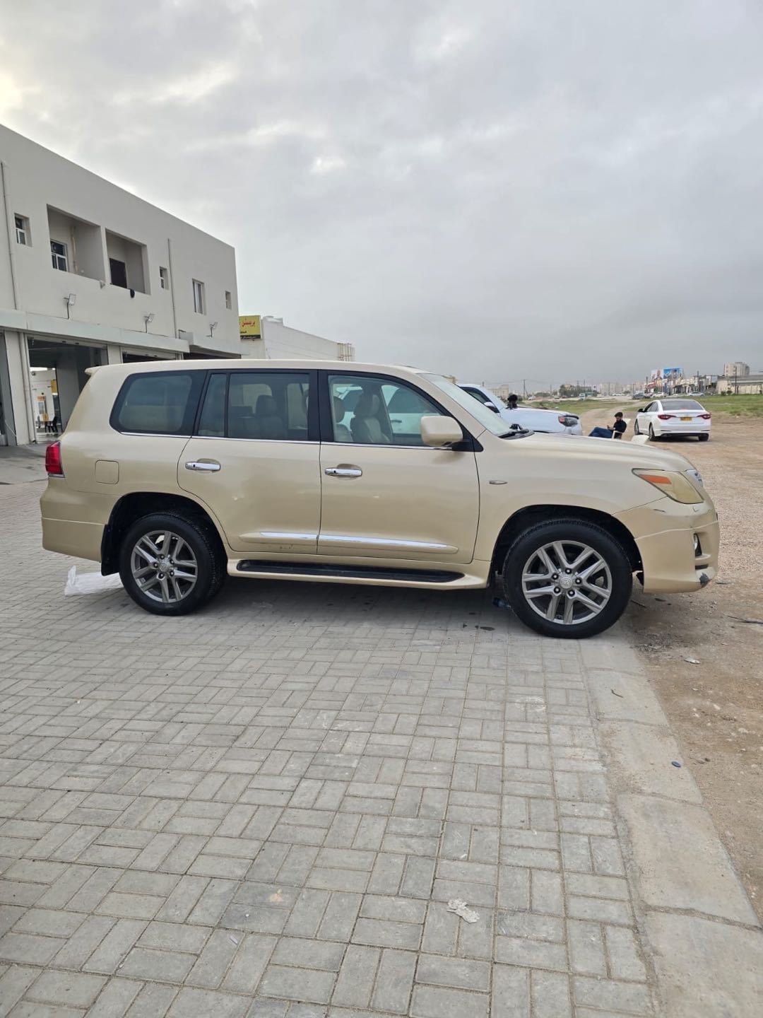 Car Image 2008 LEXUS LX 570