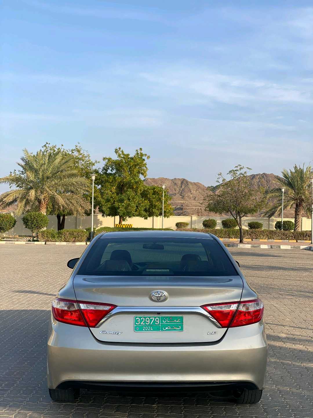 Car Image 2017 TOYOTA CAMRY LE