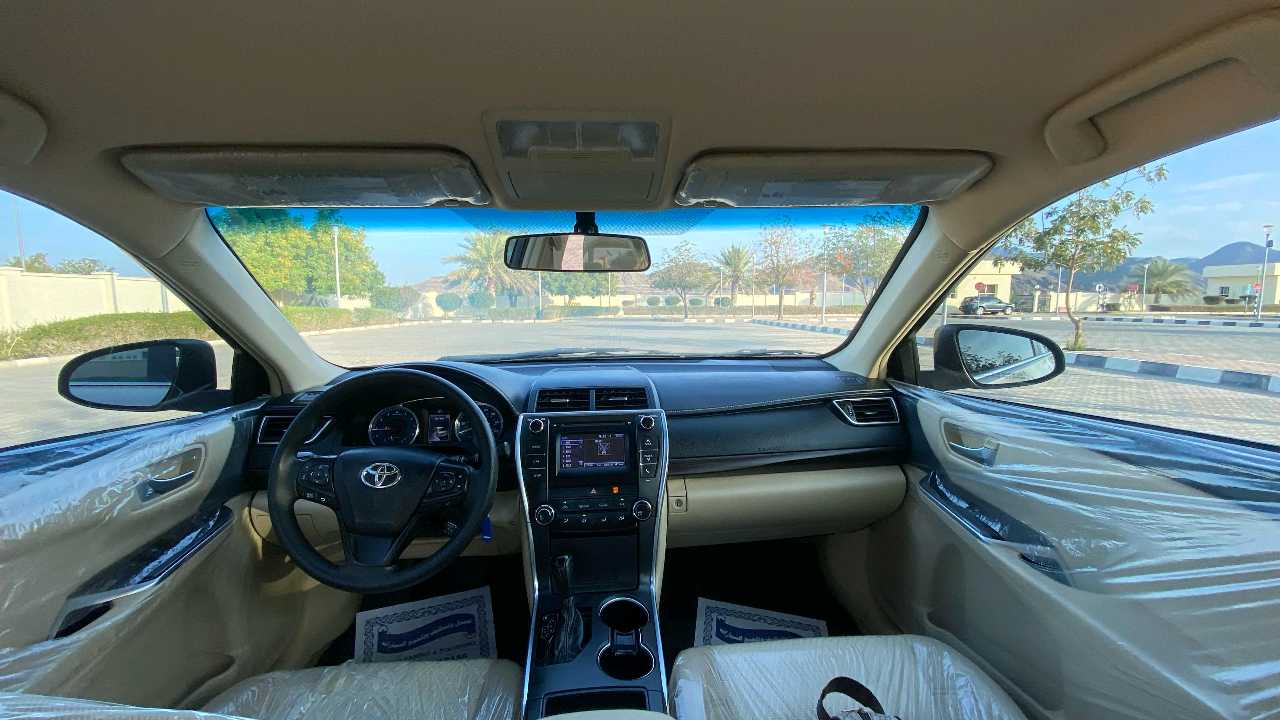 Car Image 2017 TOYOTA CAMRY LE