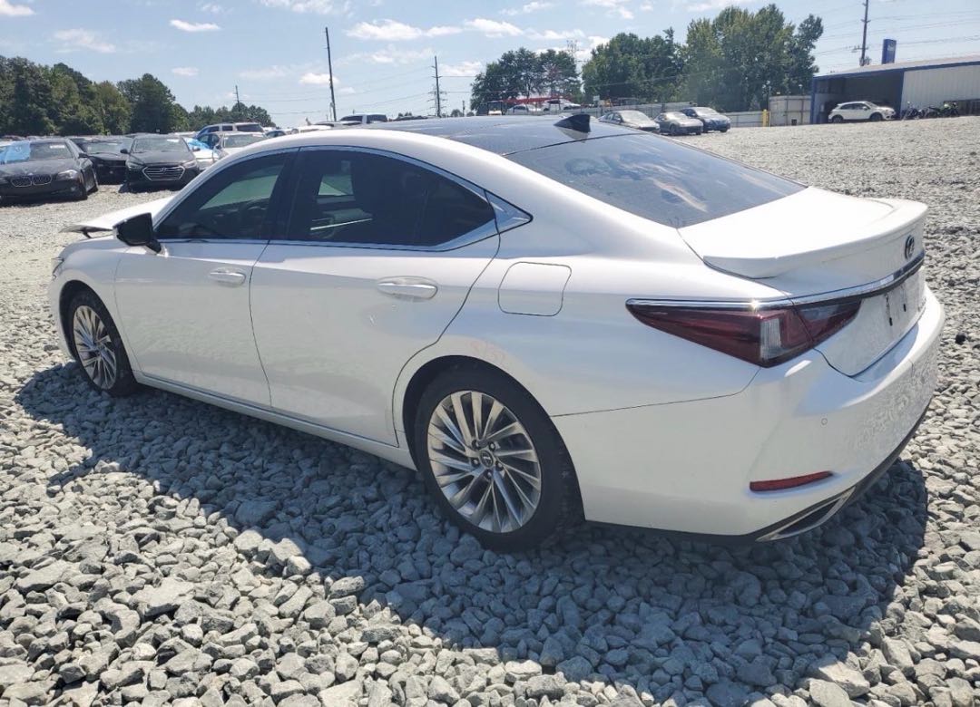 Car Image 2020 LEXUS ES