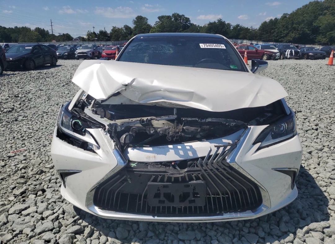 Car Image 2020 LEXUS ES