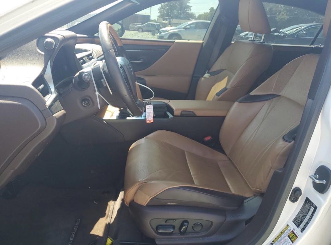 Car Image 2020 LEXUS ES