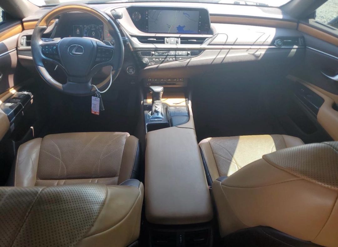 Car Image 2020 LEXUS ES