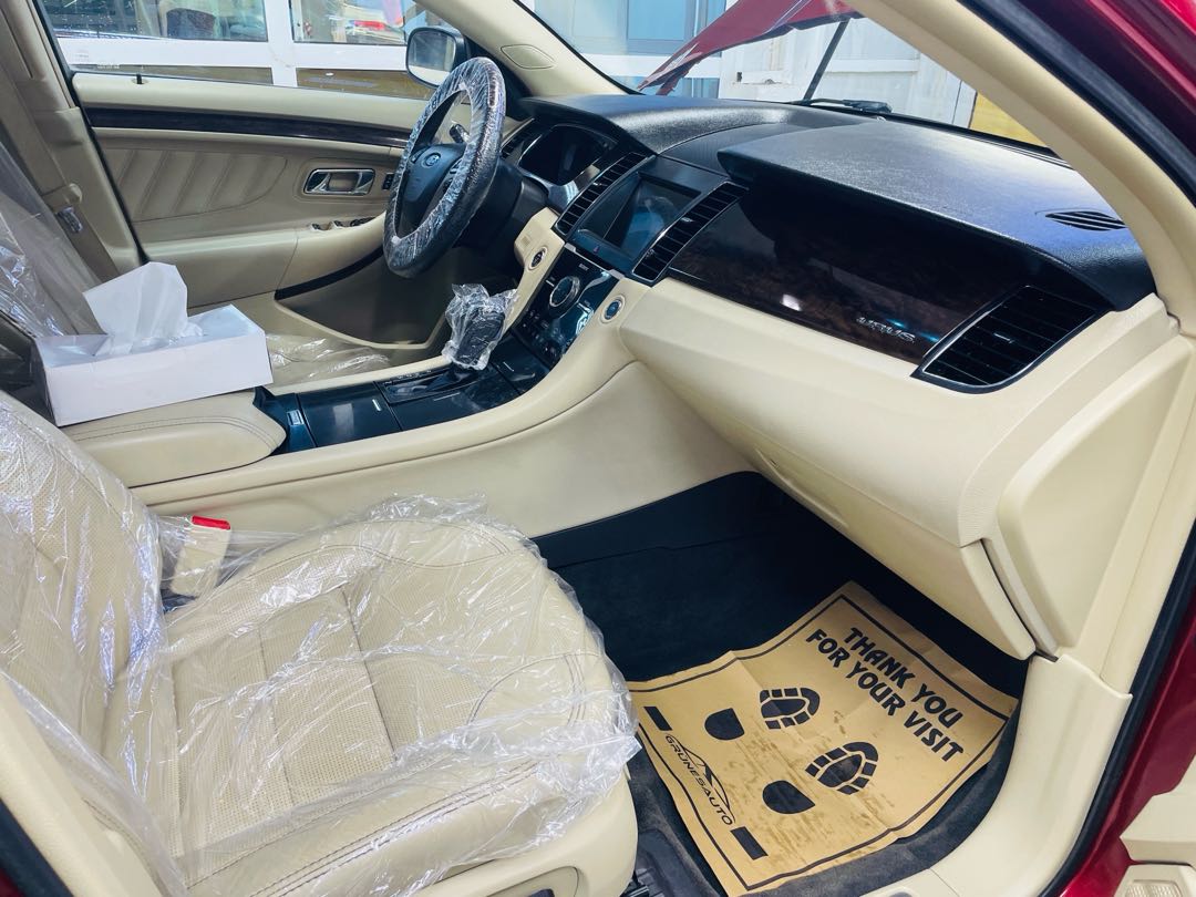 Car Image 2017 FORD TAURUS 