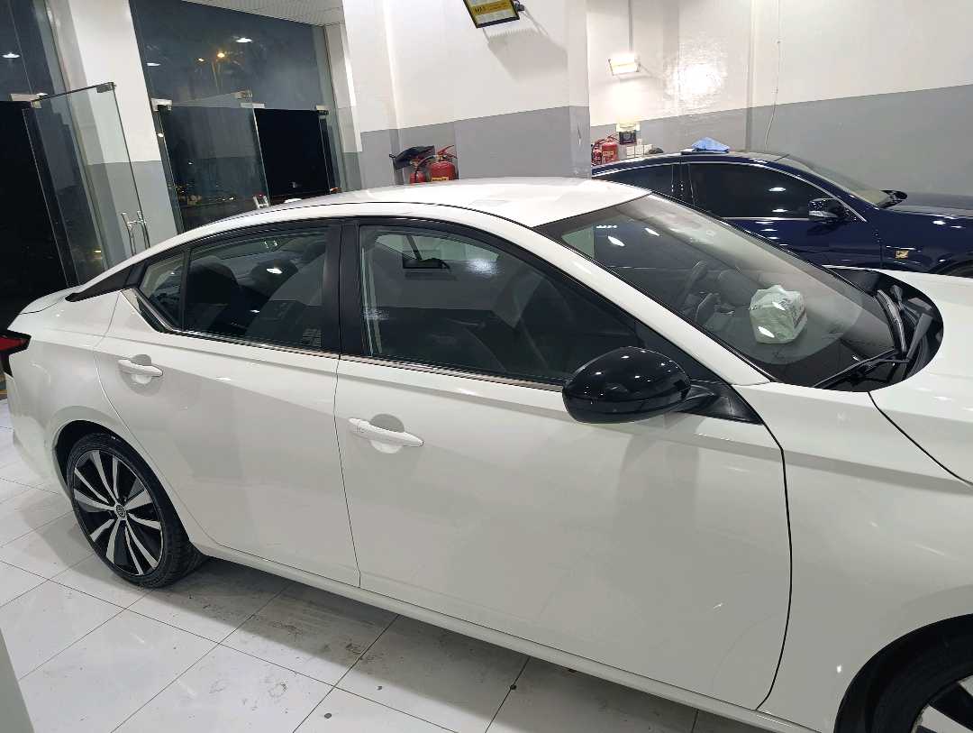 Car Image 2020 NISSAN ALTIMA SR