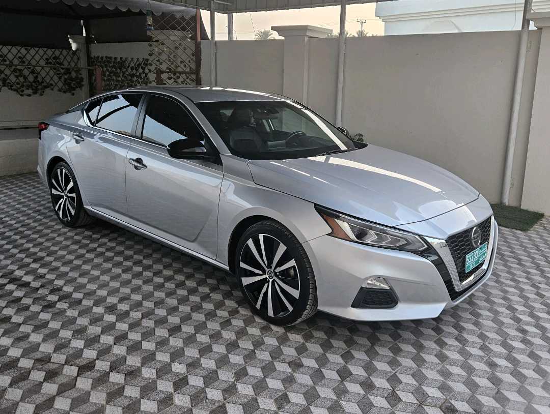 Car Image 2020 NISSAN ALTIMA SR