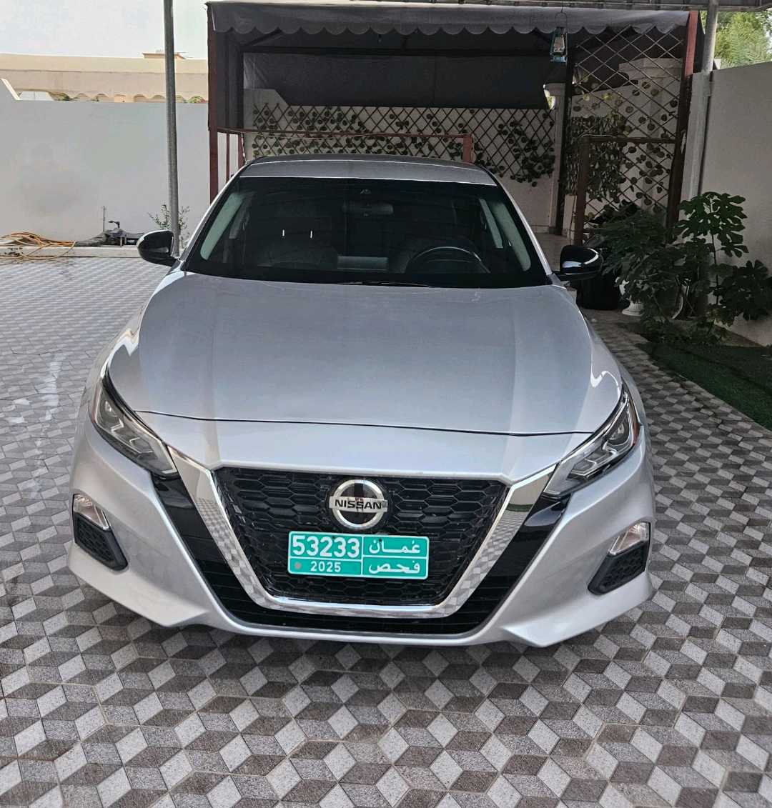 Car Image 2020 NISSAN ALTIMA SR