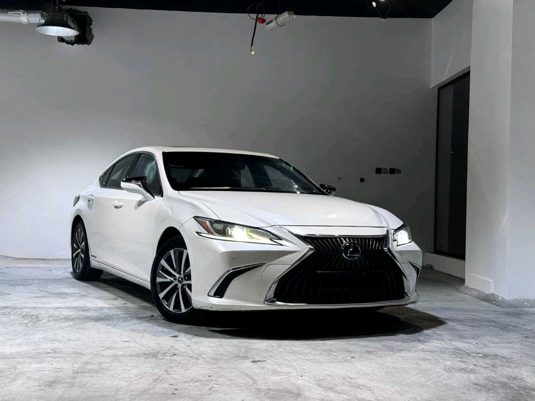 LEXUS ES 2020