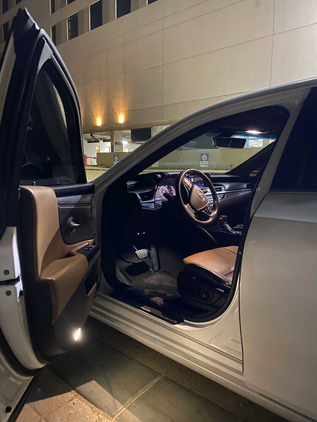 LEXUS ES 2020