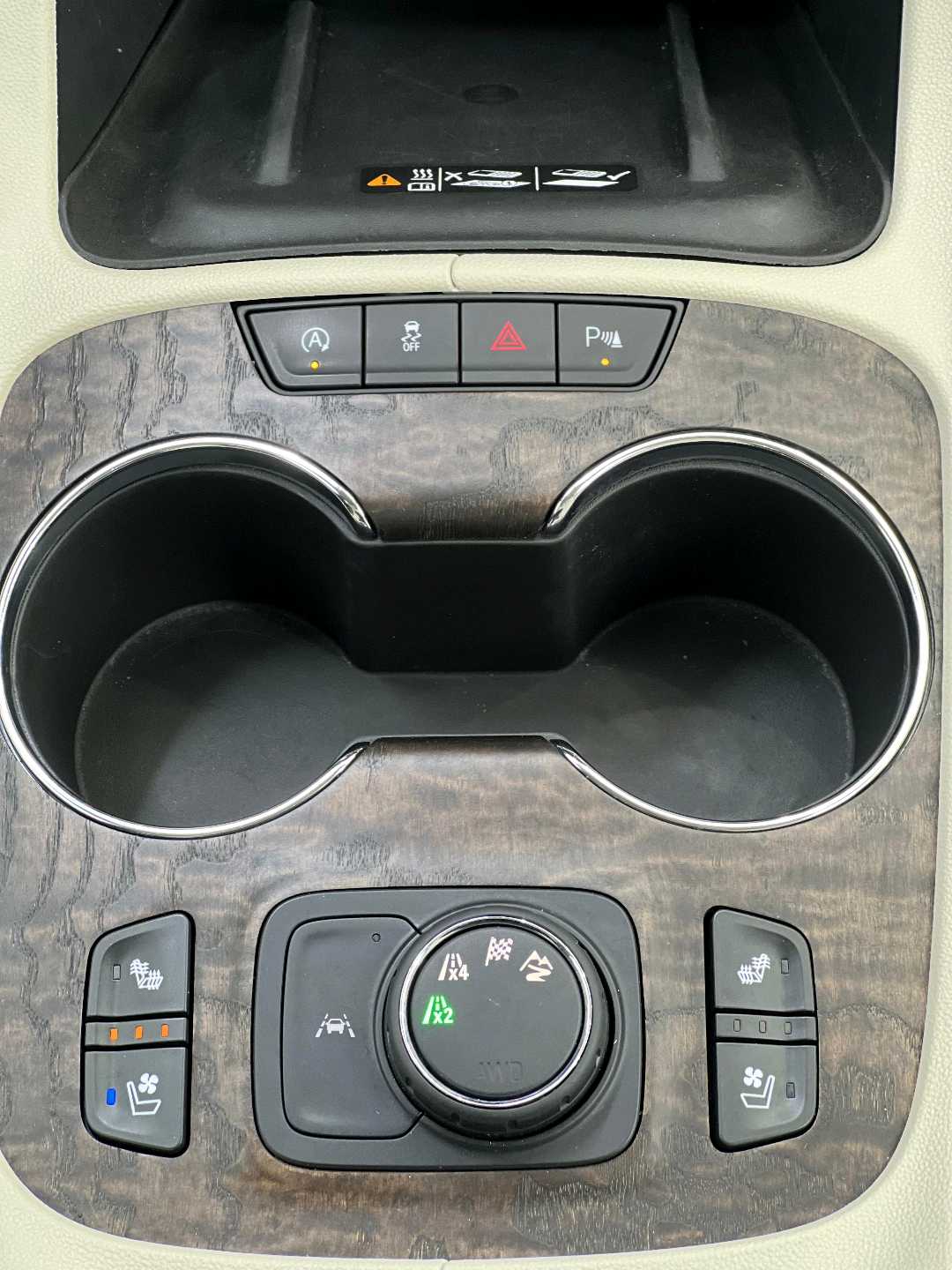 Car Image 2020 GMC ACADIA 