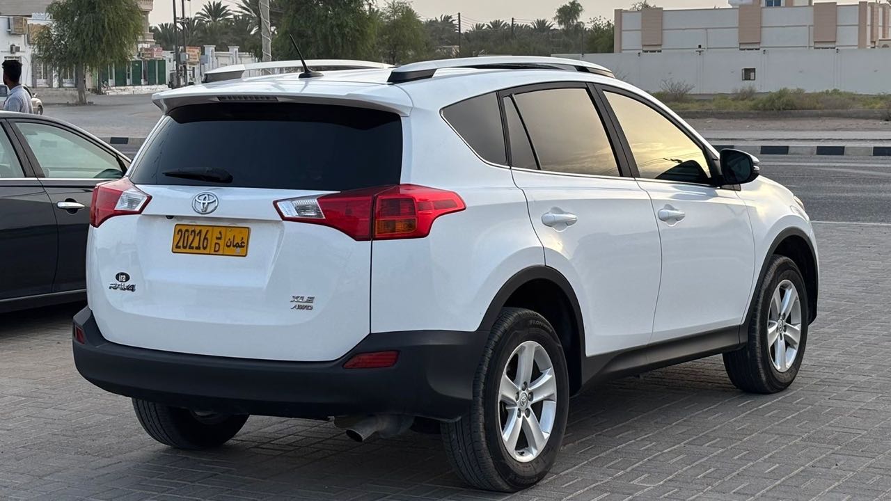 Car Image 2014 TOYOTA RAV4 XLE