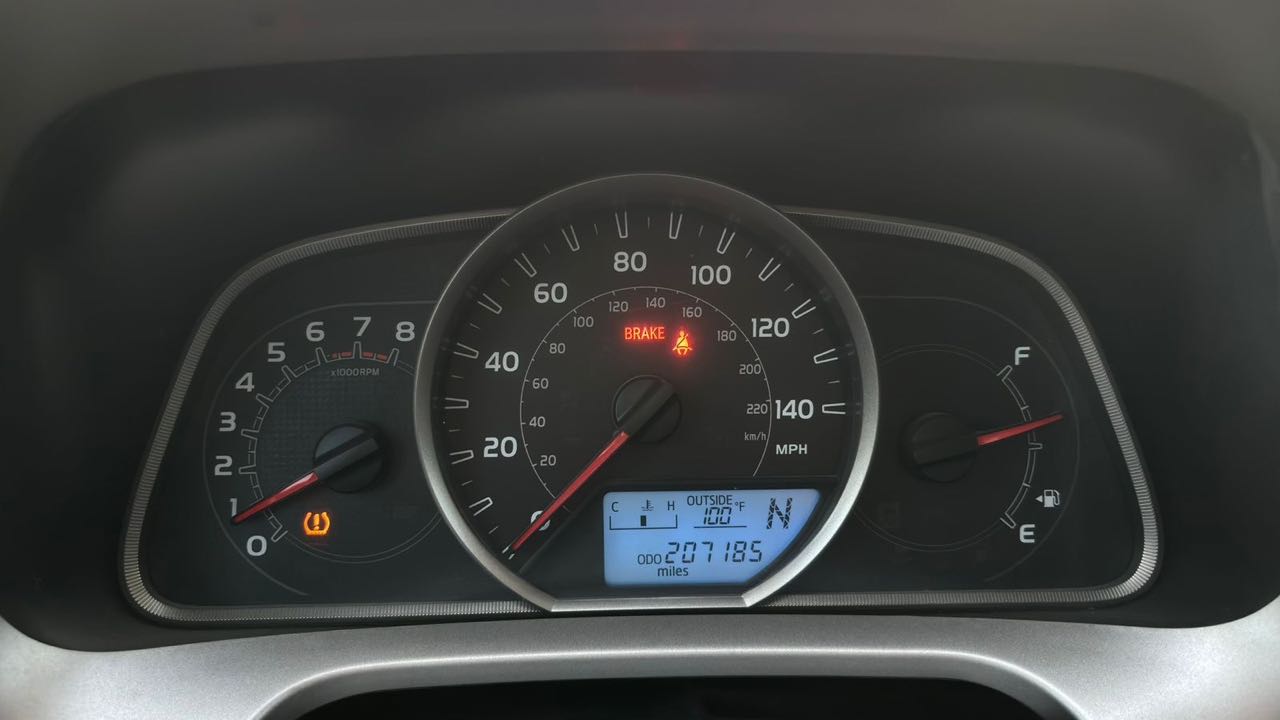 Car Image 2014 TOYOTA RAV4 XLE