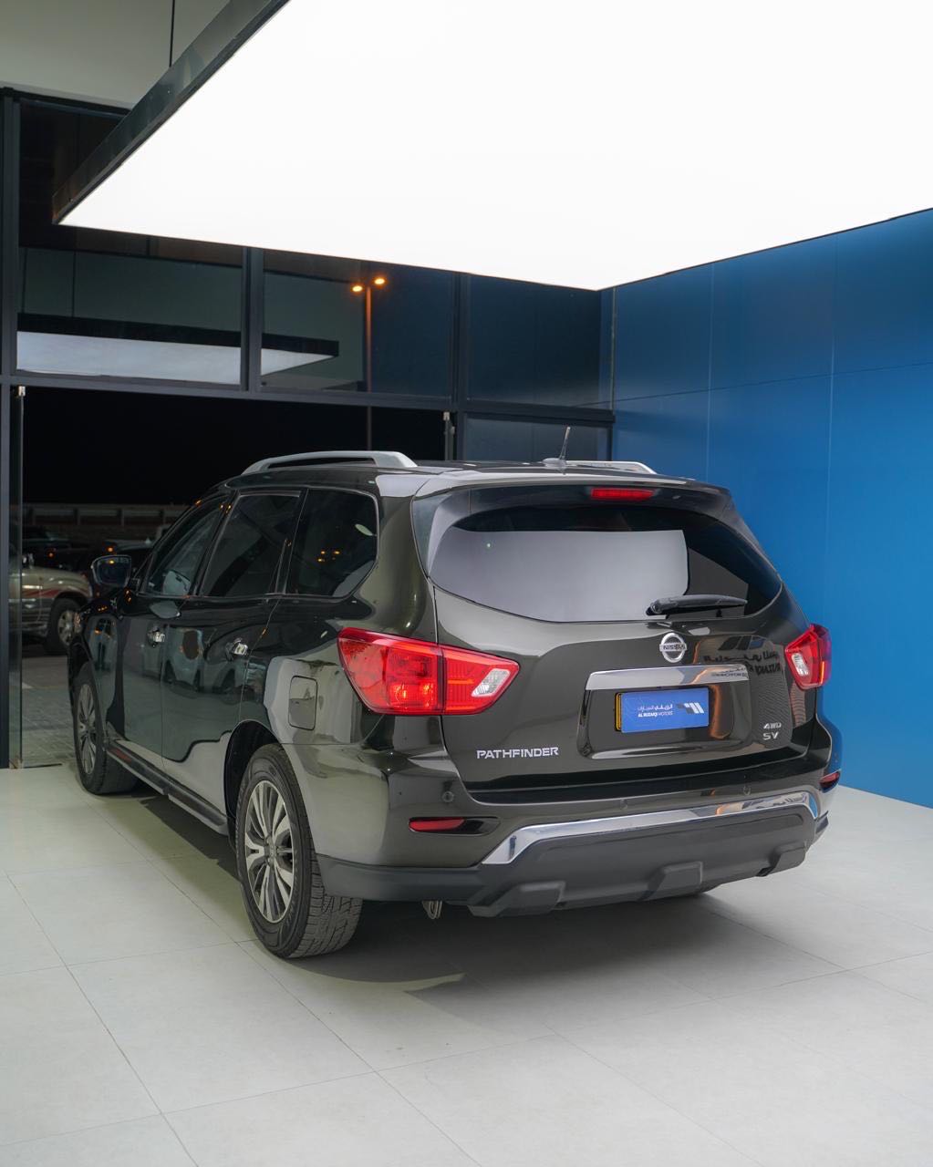 Car Image 2017 NISSAN PATHFINDER SV