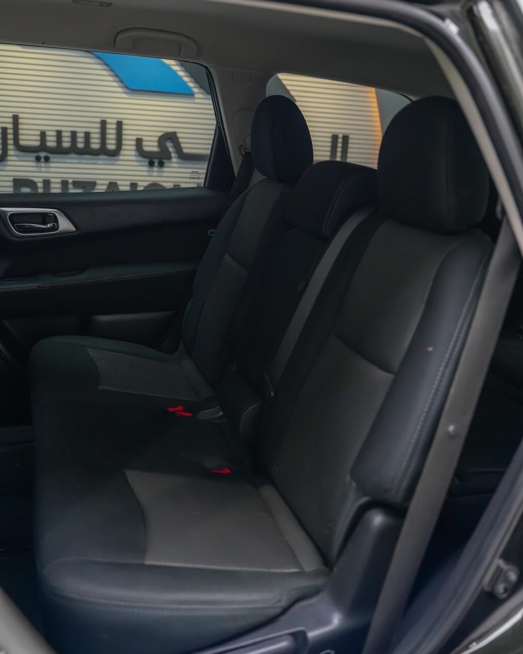 Car Image 2017 NISSAN PATHFINDER SV
