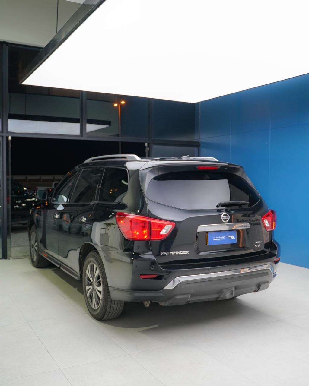 Car Image 2017 NISSAN PATHFINDER SV