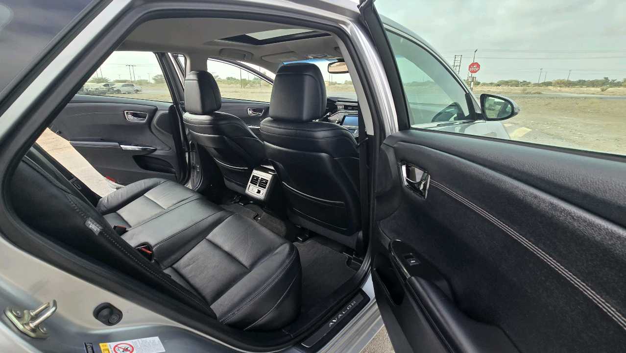 Car Image 2018 TOYOTA AVALON LIMITED