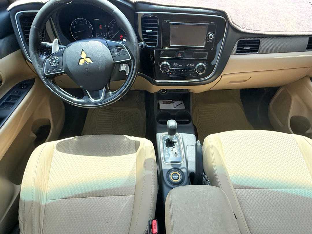 Car Image 2016 MITSUBISHI OUTLANDER 