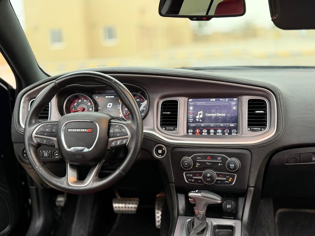 Car Image 2019 DODGE CHARGER SXT